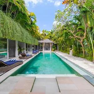Lavish 5 Bed, Sleeps 10, Butler, Daily Breakfast Canggu (Bali)